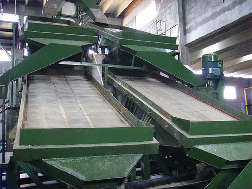 復合肥振動篩篩分化肥現場 復合肥振動篩篩分化肥現場